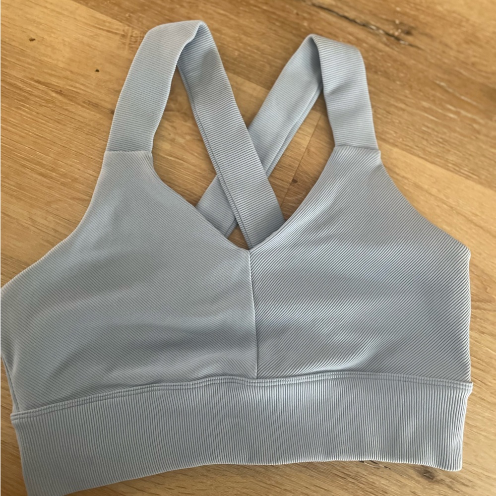 ALO yoga emulate sports bra. Size large. Blue